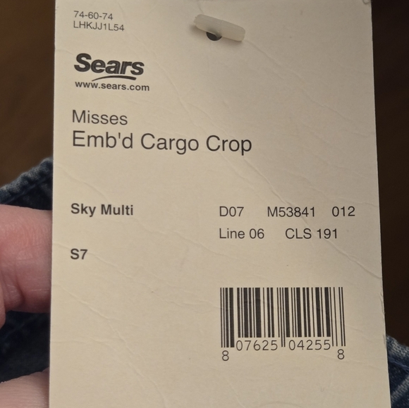 🌸 NWT Light Blue Wide Leg Cargo Capri Jeans with Embroidery - Picture 5 of 5